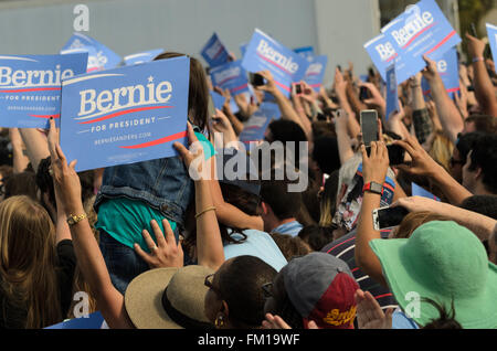 Kissimmee, Fla, STATI UNITI D'AMERICA. 10 marzo, 2016. Sostenitori a Bernie Sanders Rally in Kissimmee Florida 3-10-16 Credito: Thomas Leach/Alamy Live News Foto Stock