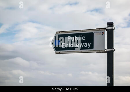 I punti di accesso del modo di un pubblico Bridleway nella campagna vicino a Rotherham. Foto Stock