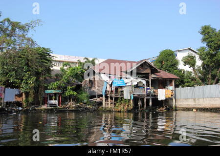 Un shanty house su Wat Pho, Bangkok, Thailandia Foto Stock