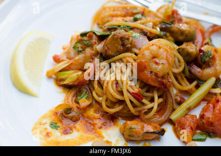 Tom Yum spaghetti, cibo tailandese Foto Stock