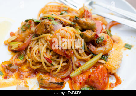 Tom Yum spaghetti, cibo tailandese Foto Stock