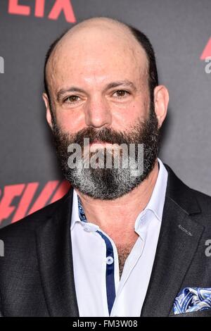 Geoffrey Cantor presso gli arrivi per Marvel Daredevil della stagione due Premiere su Netflix, AMC Loews Lincoln Square 13, New York, NY Marzo 10, 2016. Foto di: Steven Ferdman/Everett Collection Foto Stock