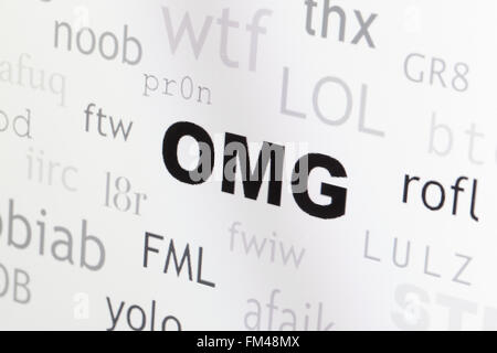 Parola di cloud comunemente usato internet slang evidenziando OMG - USA Foto Stock