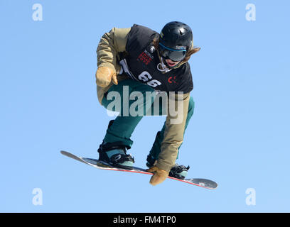 Yabuli, la Cina della Provincia di Heilongjiang. Undicesimo Mar, 2016. Petr Horak della Repubblica ceca compete durante l'uomo big air qualifica al Corona Campionati Mondiali di Snowboard in città Yabuli, a nord-est della Cina di Provincia di Heilongjiang, 11 marzo 2016. Credito: Wang Kai/Xinhua/Alamy Live News Foto Stock