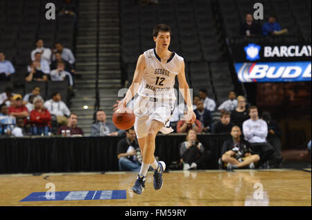 Brooklyn, New York City, Stati Uniti d'America. Decimo Mar, 2016. Yuta Watanabe (George) Basket : 2016 NCAA college basketball Atlantic 10 Torneo maschile secondo turno gioco tra George Washington 73-65 Saint Louis presso Barclays Center di Brooklyn, New York City, Stati Uniti . © Hiroaki Yamaguchi/AFLO/Alamy Live News Foto Stock