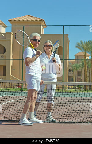 Coppia senior sul tennis Foto Stock