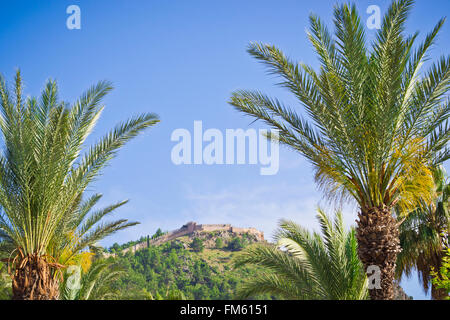 ALANYA, Turchia - 21 Maggio 2013: Vista di Alanya la natura con Kizil Kule (Torre Rossa), Alanya, Turchia Foto Stock