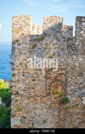 ALANYA, Turchia - 21 Maggio 2013: Vista di Alanya la natura con Kizil Kule (Torre Rossa), Alanya, Turchia Foto Stock