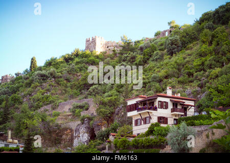 ALANYA, Turchia - 21 Maggio 2013: Vista di Alanya la città vecchia e il castello di Kizil Kule, Alanya, Turchia Foto Stock