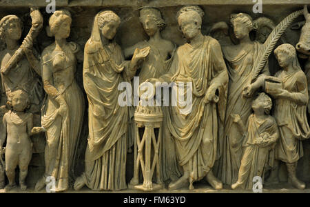 Arte romana. Sarcofago con una scena di matrimonio. 3nd. secolo. Parte anteriore. Sollievo. Il marmo. Lo stato Museo Hermitage. San Pietroburgo. La Russia. Foto Stock