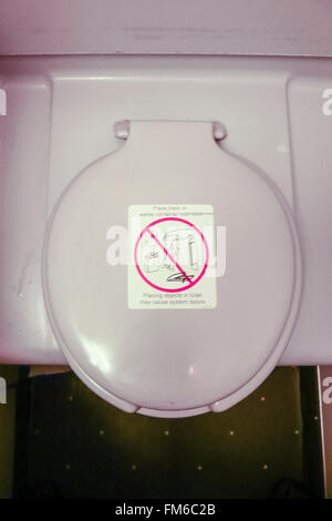 Servizi igienici in un aereo Boeing Foto Stock