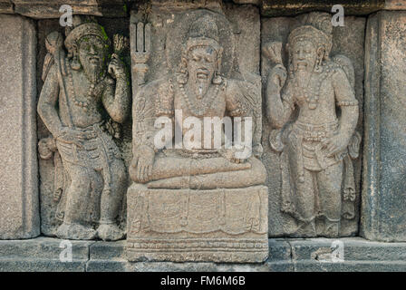 Un rilievo scolpite pannello a Prambanan tempio indù, un sito Patrimonio Mondiale dell'UNESCO in Java centrale, Indonesia. Foto Stock