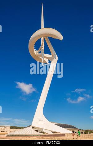 In Spagna, in Catalogna, Barcellona, Montjuic Olympic Park Telecommunications Tower (Torre Telefonica de Montjuïc) progettato da Santiago Calatrava per telefonica e televisione la trasmissione dei giochi olimpici estivi del 1992 Foto Stock