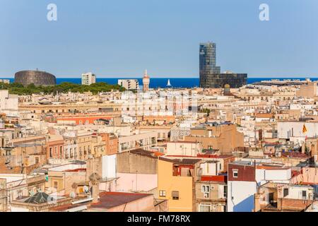 In Spagna, in Catalogna, Barcellona, che si affaccia sulla città vecchia (Sant Pere - Santa Caterina ho la Ribera) essenzialmente con il gas naturale sede costruita nel 2006 da Enric Miralles e Benedetta Tagliabue e il vecchio Water Tower (Torre de les Aigues) dal 1908 dall'architetto Josep Domenech i Estapa Foto Stock