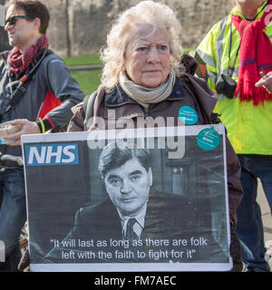 Londra, Regno Unito. 11 mar 2016. Gli attivisti rally per sostenere la reintegrazione di NHS Bill, attualmente avente la seconda lettura alla House of Commons, essa cerca di fermare la privatizzazione in corso del NHS e a proteggere da eventuali offerte TTIP. David Rowe/Alamy Live News Foto Stock