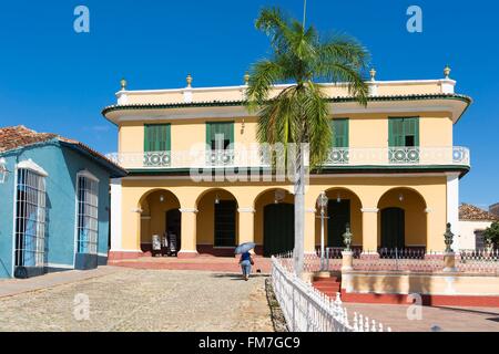 Cuba, Sancti Spiritus Provincia, Trinidad de Cuba elencati come patrimonio mondiale dall' UNESCO, Plaza Vieja (la piazza vecchia) e la costruzione del Museo Romantico Foto Stock