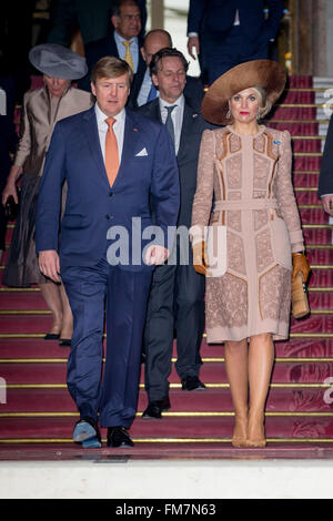 Parigi, Francia. Decimo Mar, 2016. Willem-Alexander re e regina Maxima dei Paesi Bassi nel corso di un incontro con la società olandese in Francia a Hotel Potocki a Parigi, Francia, 10 marzo 2016. Il re e la Regina sono in Francia per una visita di stato 10 e 11 marzo. Foto: Patrick van Katwijk point de vue fuori - nessun filo SERVICE -/dpa/Alamy Live News Foto Stock