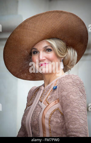 Parigi, Francia. Decimo Mar, 2016. Willem-Alexander re e regina Maxima dei Paesi Bassi nel corso di un incontro con la società olandese in Francia a Hotel Potocki a Parigi, Francia, 10 marzo 2016. Il re e la Regina sono in Francia per una visita di stato 10 e 11 marzo. Foto: Patrick van Katwijk point de vue fuori - nessun filo SERVICE -/dpa/Alamy Live News Foto Stock