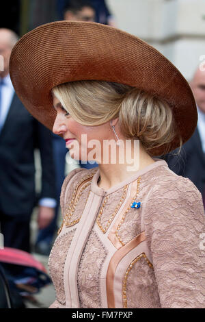 Parigi, Francia. Decimo Mar, 2016. Willem-Alexander re e regina Maxima dei Paesi Bassi nel corso di un incontro con la società olandese in Francia a Hotel Potocki a Parigi, Francia, 10 marzo 2016. Il re e la Regina sono in Francia per una visita di stato 10 e 11 marzo. Foto: Patrick van Katwijk point de vue fuori - nessun filo SERVICE -/dpa/Alamy Live News Foto Stock