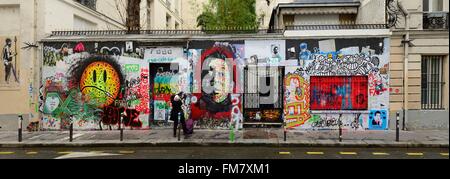 Francia, Parigi (75) rue de Verneuil, fresques sur la facciata de la maison de Serge Gainsbourg Foto Stock