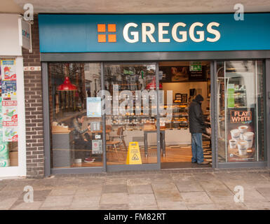 Parte anteriore del Greggs panificio negozio in Darlington nel nord est dell' Inghilterra Foto Stock