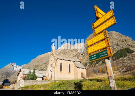 Francia, Isere, Parco Nazionale degli Ecrins, Saint Christophe En Oisans, la frazione Berarde (alt : 1727m) nella parte inferiore della valle Veneon, Notre Dame des Neiges (o Notre Dame des Glaciers) cappella Foto Stock