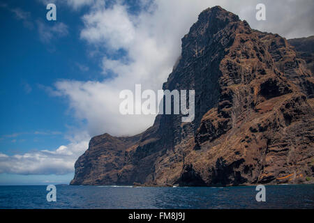 Rocky oceano Atlantico costa di Los Gigantes, Tenerife, Isole canarie, Spagna Foto Stock