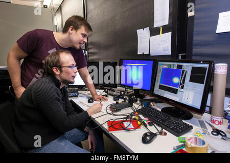 La configurazione sperimentale in un laboratorio laser presso l'Istituto di Fisica Sperimentale a Dusseldorf, Germania Foto Stock