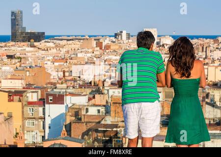 In Spagna, in Catalogna, Barcellona, la vista dalla terrazza sul tetto dell'hotel Yurbban della città vecchia (Sant Pere - Santa Caterina ho la Ribera) con sede Gas naturale costruito nel 2006 da Enric Miralles e Benedetta Tagliabue Foto Stock