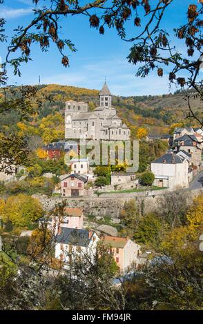 Francia, Puy de Dome, Saint Nectaire, romana chiesa del XII secolo Foto Stock