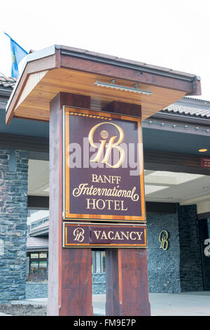 Il segno per il Banff International Hotel Banff Canada Foto Stock