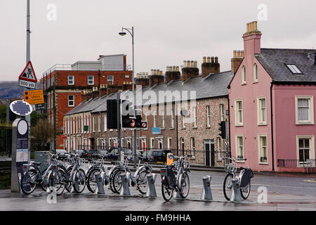 Condivisione di biciclette a Belfast Foto Stock