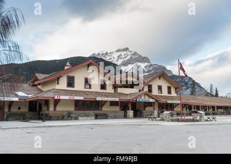 Il patrimonio stazione ferroviaria a Banff in Canada in inverno Foto Stock