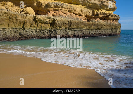 Vista dalla spiaggia Fontainhas. Lagoa, Algarve, PORTOGALLO Foto Stock