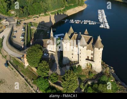 Francia, Cantal, Lanobre, Château de Val, castello del XIII secolo (vista aerea) Foto Stock