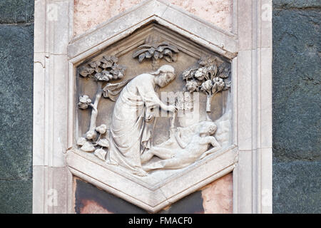 Creazione di Adamo: Andrea Pisano, 1334-36., Rilievo su Giotto il Campanile della Cattedrale di Santa Maria del Fiore, Firenze, Italia Foto Stock