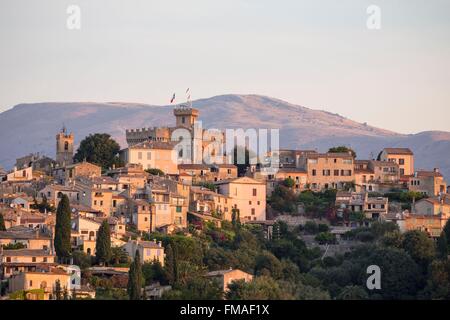 Francia, Alpes Maritimes, Cagnes sur Mer, Haut de Cagnes district, la vecchia città medievale e il trecentesco castello Grimaldi Foto Stock