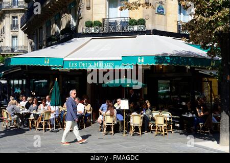 Francia, Parigi, St Germain des Pres, il Cafe Restaurant Les Deux Magots Foto Stock
