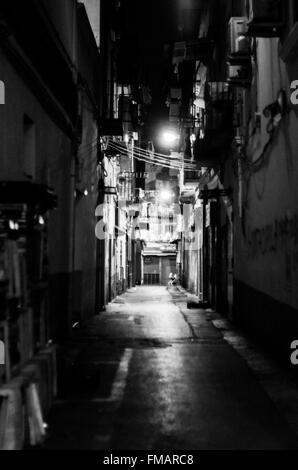 Napoli strada di notte in bianco e nero e a colori Foto Stock