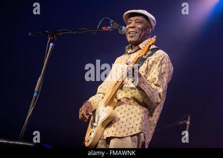 Milwaukee, Wisconsin, Stati Uniti d'America. 9 Mar, 2016. Il chitarrista Buddy Guy suona dal vivo durante l'esperienza di Jimi Hendrix tour presso il Riverside Theatre a Milwaukee nel Wisconsin © Daniel DeSlover/ZUMA filo/Alamy Live News Foto Stock