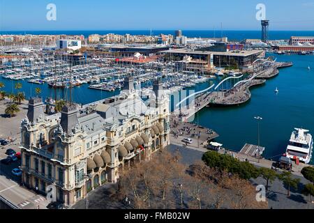 In Spagna, in Catalogna, Barcellona, vista panoramica di Port Vell, il Porto Vecchio e il quartiere della Barceloneta Foto Stock