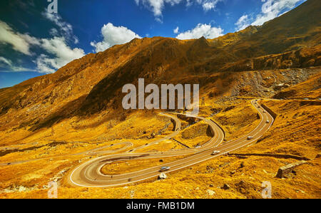 Transfagarasan autostrada di montagna in Romania -- Paesaggio autunnale. Foto Stock