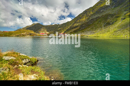 Balea lago di montagna -- Paesaggio estivo in Romania Foto Stock