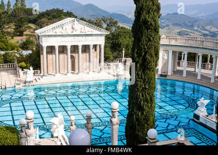 Piscina presso il Castello di Hearst vicino autostrada nazionale 1,Pacific Coast Highway,PCH, California, U.S.A.,Stati Uniti d'America, Foto Stock