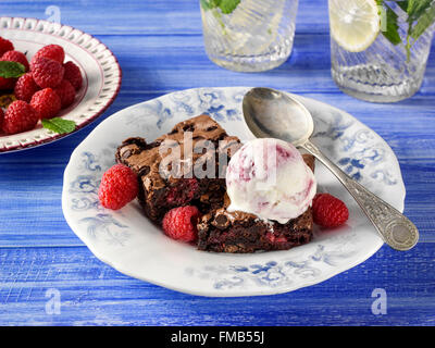 Lampone chocolate chip brownies Foto Stock