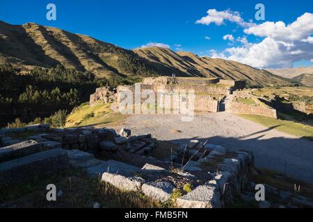 Perù Cusco Provincia, Inca Sacred Valley, l'inca sito archeologico di Puka Pukara (Pucapucara), sito di rovine militari nelle vicinanze Foto Stock