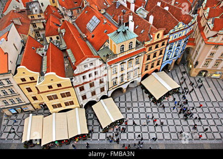 Vista parziale di piazza della città vecchia, Stare Mesto (Città Vecchia), Praga, Repubblica Ceca. Vista dalla torre del municipio della città vecchia Foto Stock