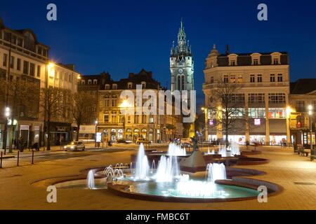 Francia, Nord, Douai, place d'armes e belfry elencati come patrimonio mondiale dall' UNESCO Foto Stock