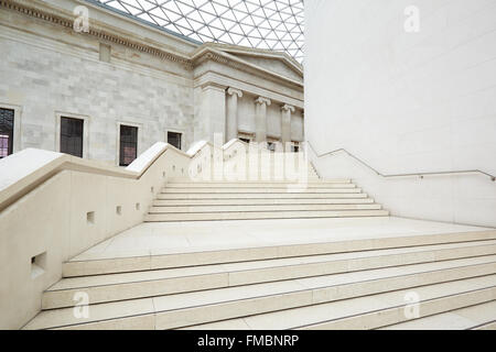 British Museum grande corte interna, white scalinata, nessuno in Londra Foto Stock