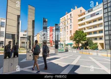 Francia, Rhone, Villeurbanne, 234 Emile Zola street, piazza antistante il Centro Culturale e di vita comunitaria di Villeurbanne Foto Stock